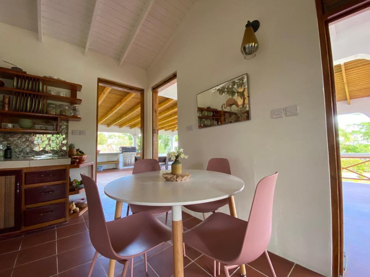 Sea Cliff Eco-Cottages & Gin Distillery Calibishie Eksteriør billede