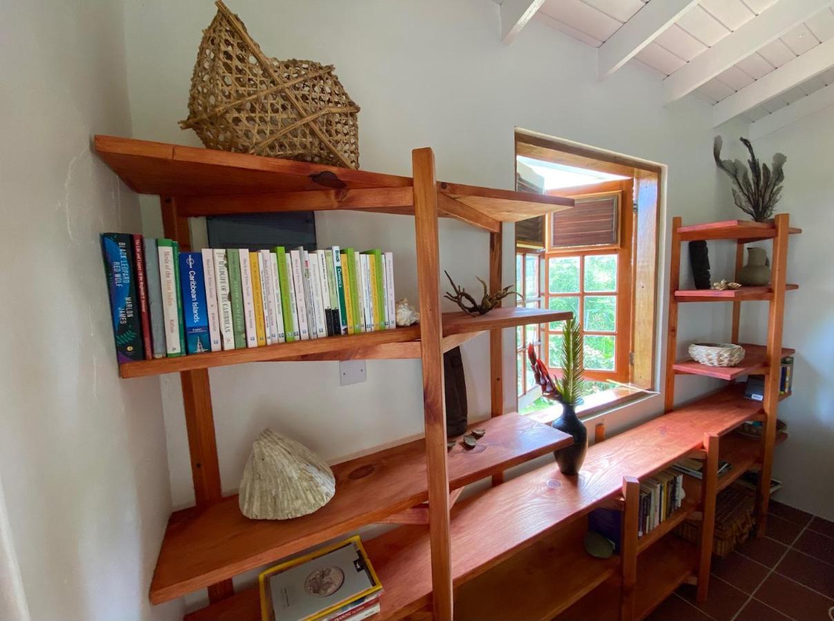 Sea Cliff Eco-Cottages & Gin Distillery Calibishie Eksteriør billede